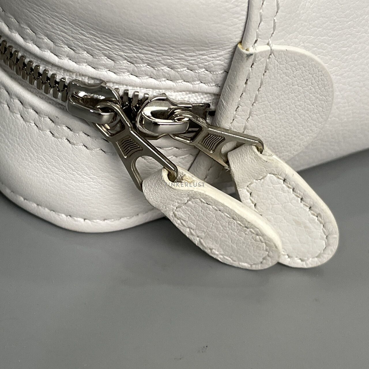 tas tote-bag Balenciaga Triangle Chain Duffle XS White