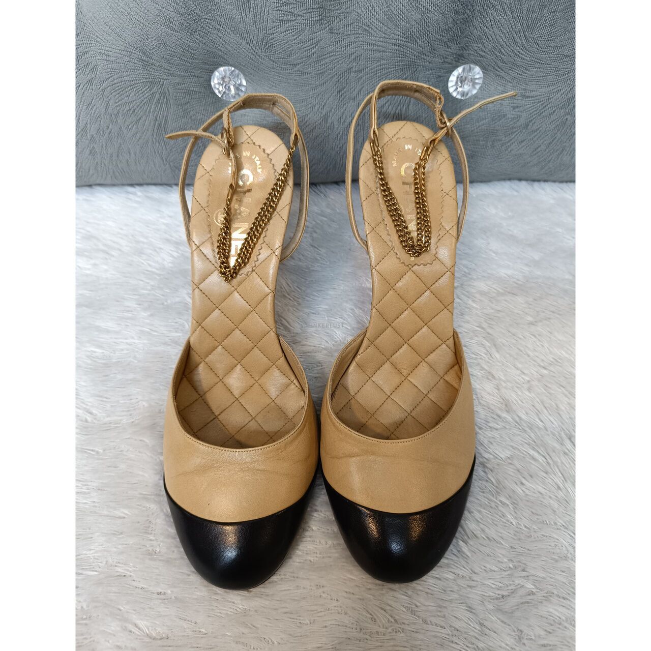 sepatu heels Chanel Classy Pumps Pearl and Chain Anklet