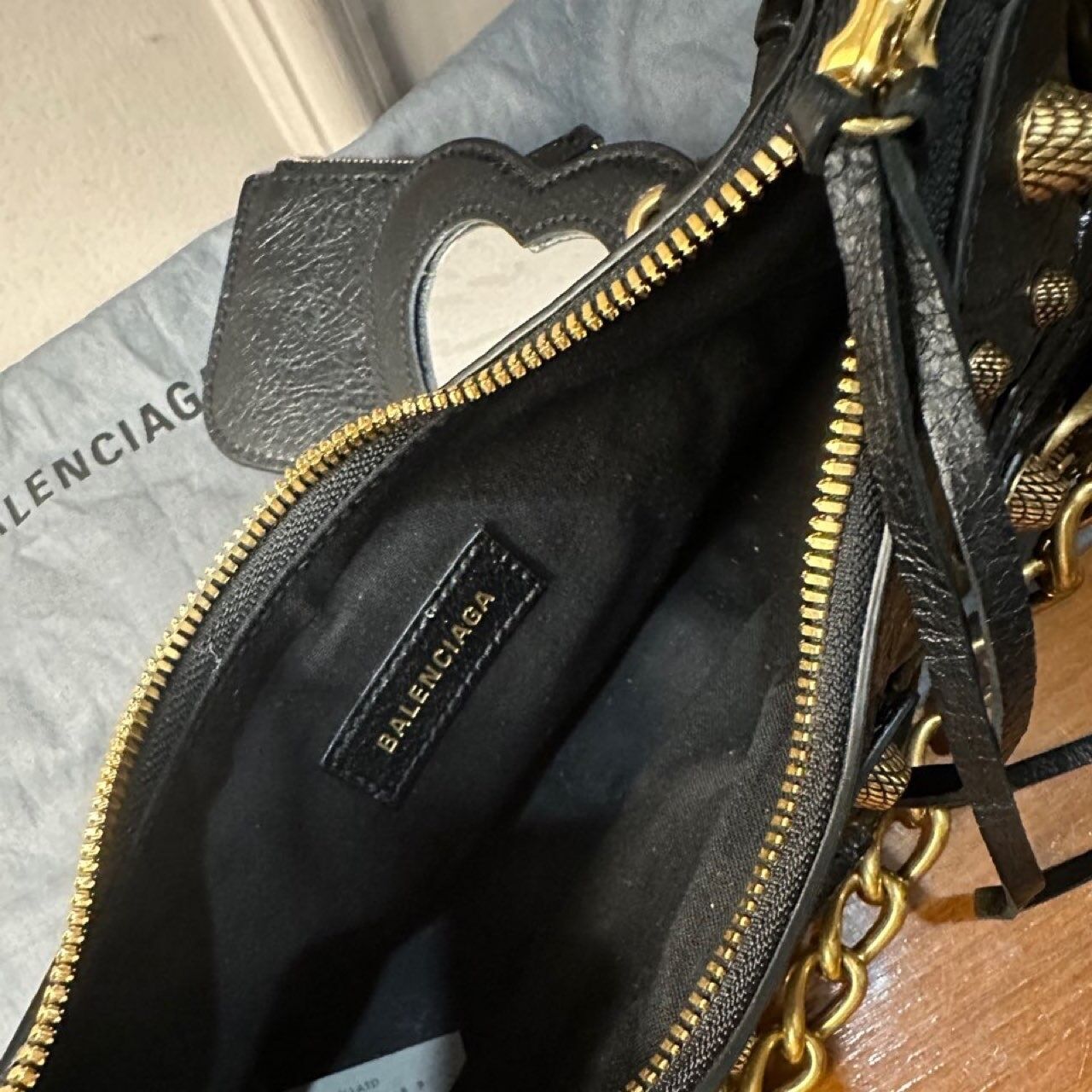 ショルダーバッグ・ポシェット BALENCIAGA LE CAGOLE SHOULDER BAG ARENA LAMB BALENCIAGA Agneau Arena Le Cagole Embellished Shoulder Bag