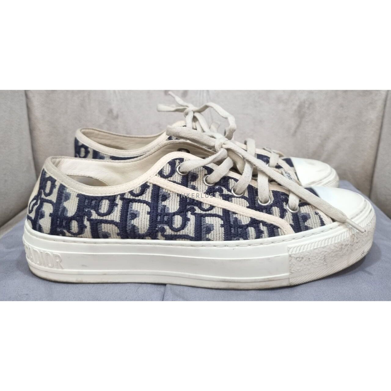 sepatu sneakers Christian Dior Walk 'N' Dior Oblique