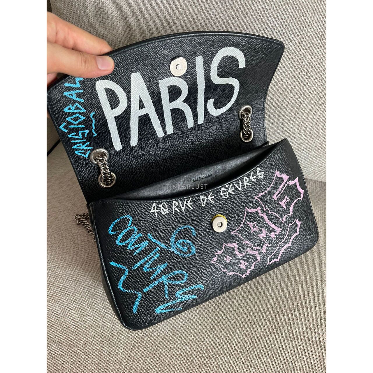 tas shoulder-bag Balenciaga BB Flap Graffiti Bag in Black