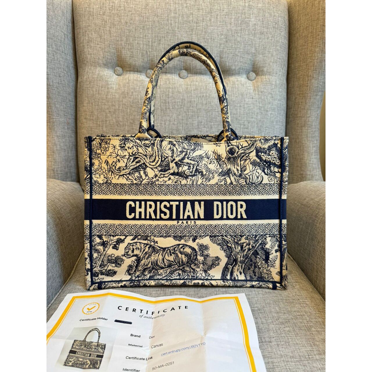 tas tote bag Christian Dior Canvas Book Tote Bag Tinkerlust