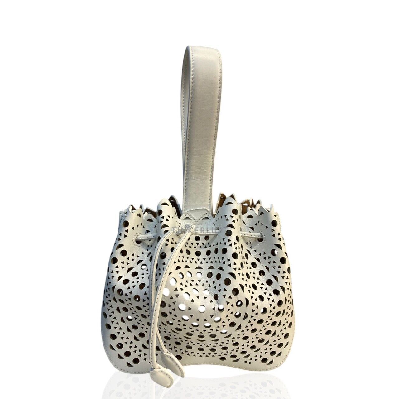 【ALAIA】 Rose pearl-embellished leather bucket bag バッグ AlaïA Rose Marie Pearl-Embellished Leather Bucket Bag